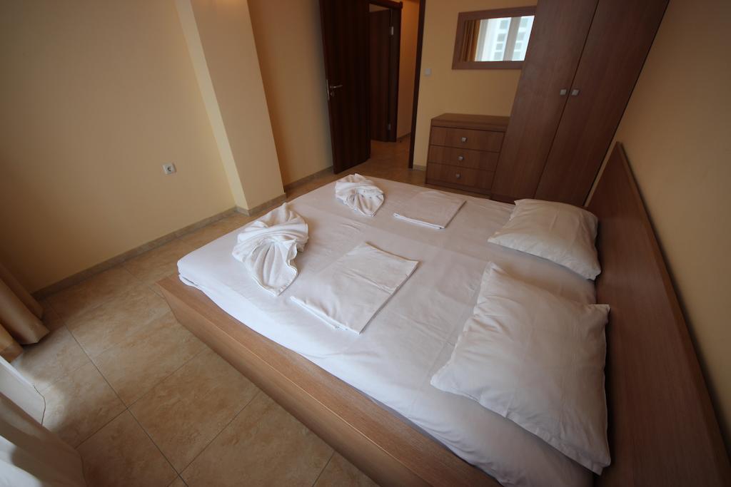Menada Sea Regal Apartments Солнечный берег Экстерьер фото